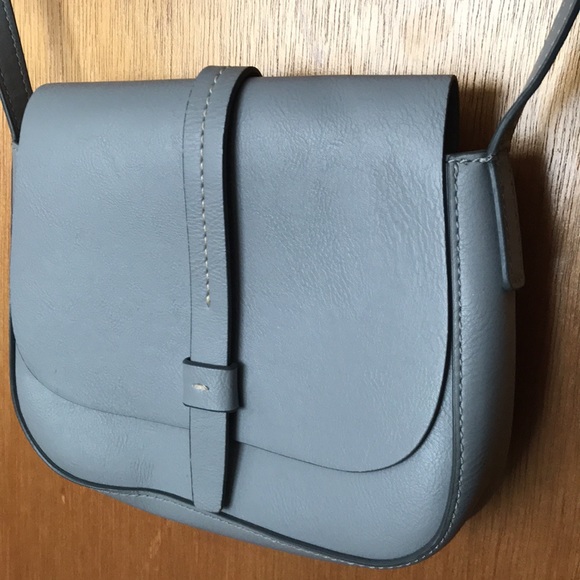 Gap grey crossbody - Picture 2 of 3